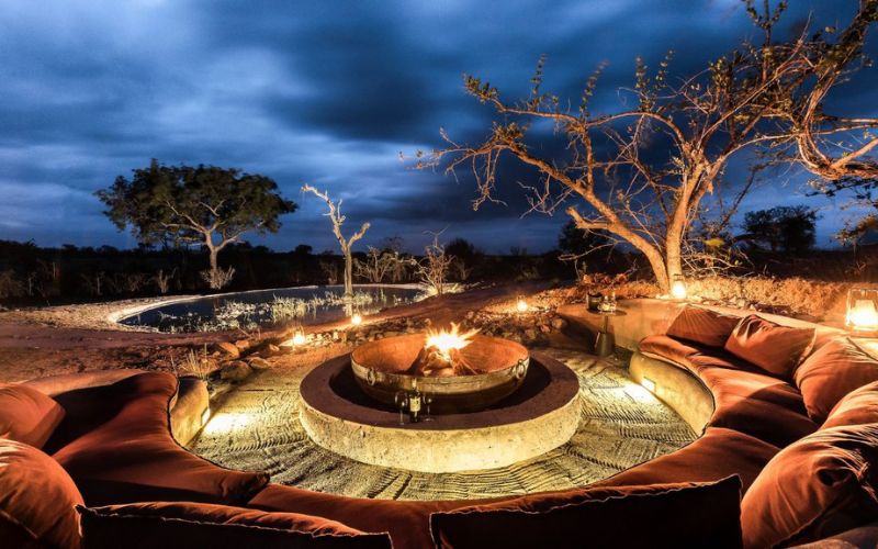 Romantic safari lodge getaways at Sabi Sabi Earth Lodge. The fire pit is where guests can sit.