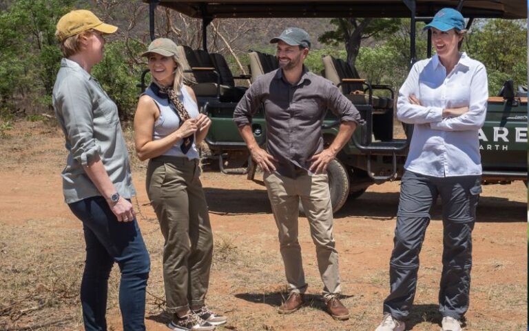 Protective Clothing for Safari.Guests enjoying a stop on a game drive, wearing the right clothes for a safari.